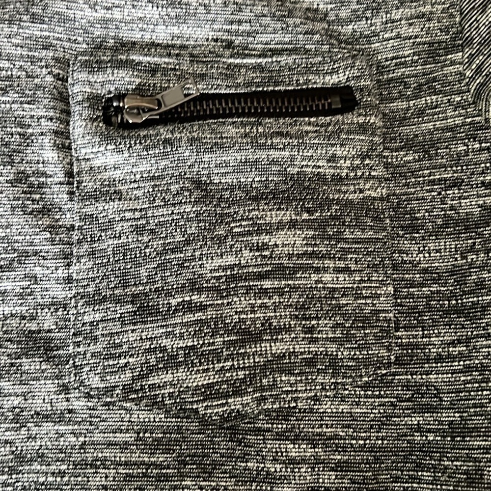 Urban Black Heather Gray Curved Hem Zip Pocket Tee Mens Medium - Picture 4 of 5